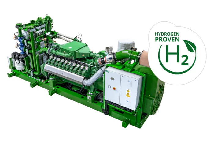Planta de cogeneración 2G avus con motor a gas en V, generador y tablero eléctrico sobre bancada, junto al sello Hydrogen Proven (H2) del fabricante